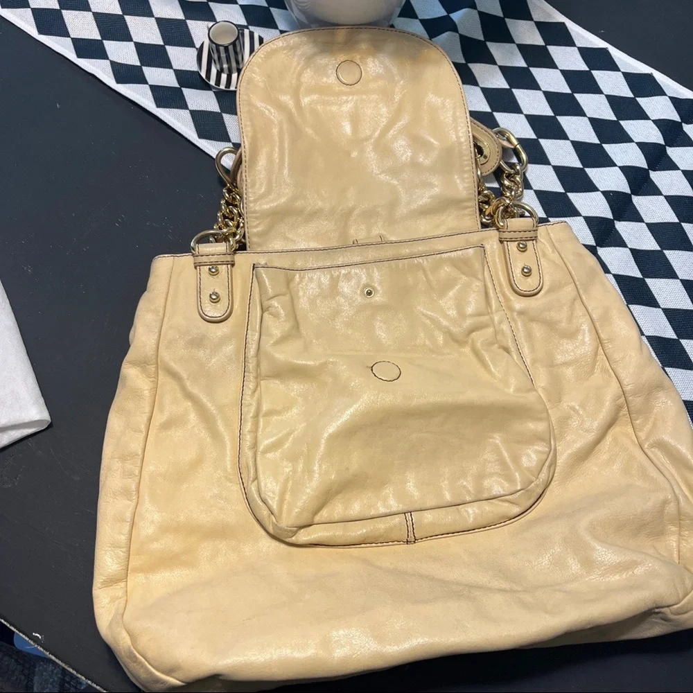 Badgley Mischka Tan Vegan Leather Shoulder Bag Buttery Soft Gold Handles 13x16” - Picture 3 of 8